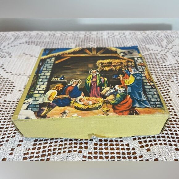 Vintage nativity scene figures | Baby Jesus | Holly nativity scene || Christmas - Picture 4 of 11